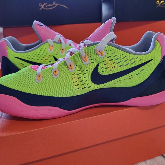 Kobe 9, Nike, EM GS, Volt, size 6y, used in original box, excellent condition - Picture 8 of 10